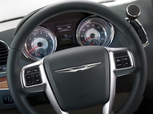 17 2015 Chrysler Town & Country