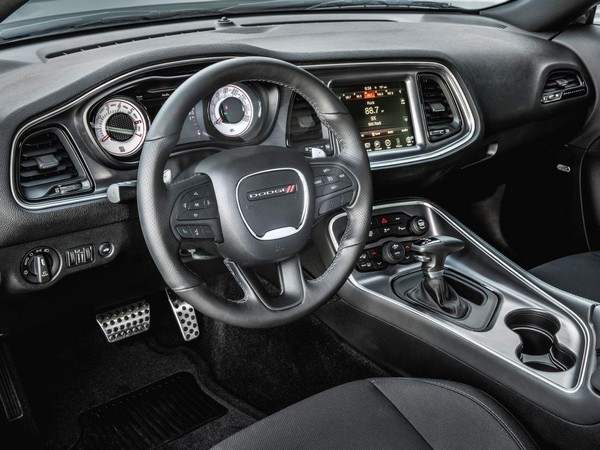 17 2017 Dodge Challenger T A