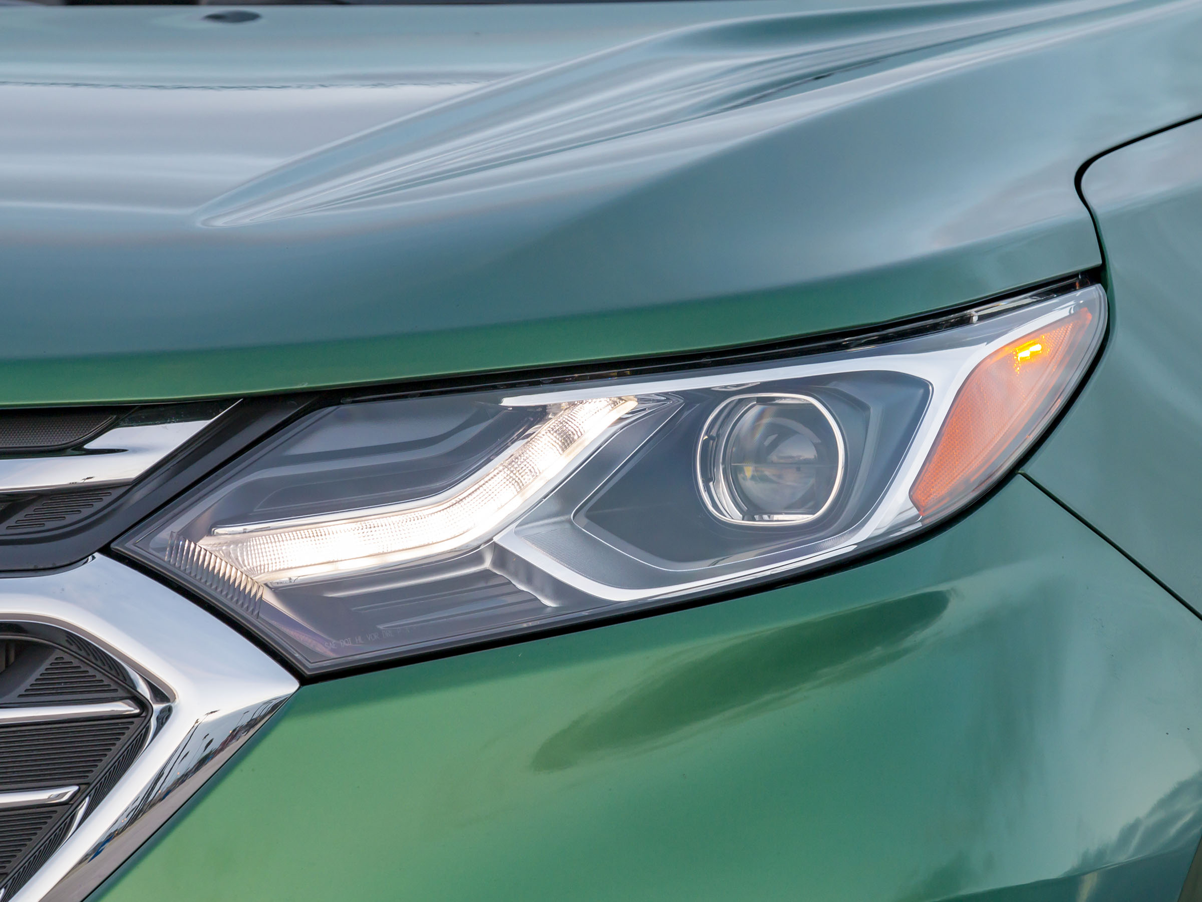 17 2018 Chevrolet Equinox Turbo Exterior KBB