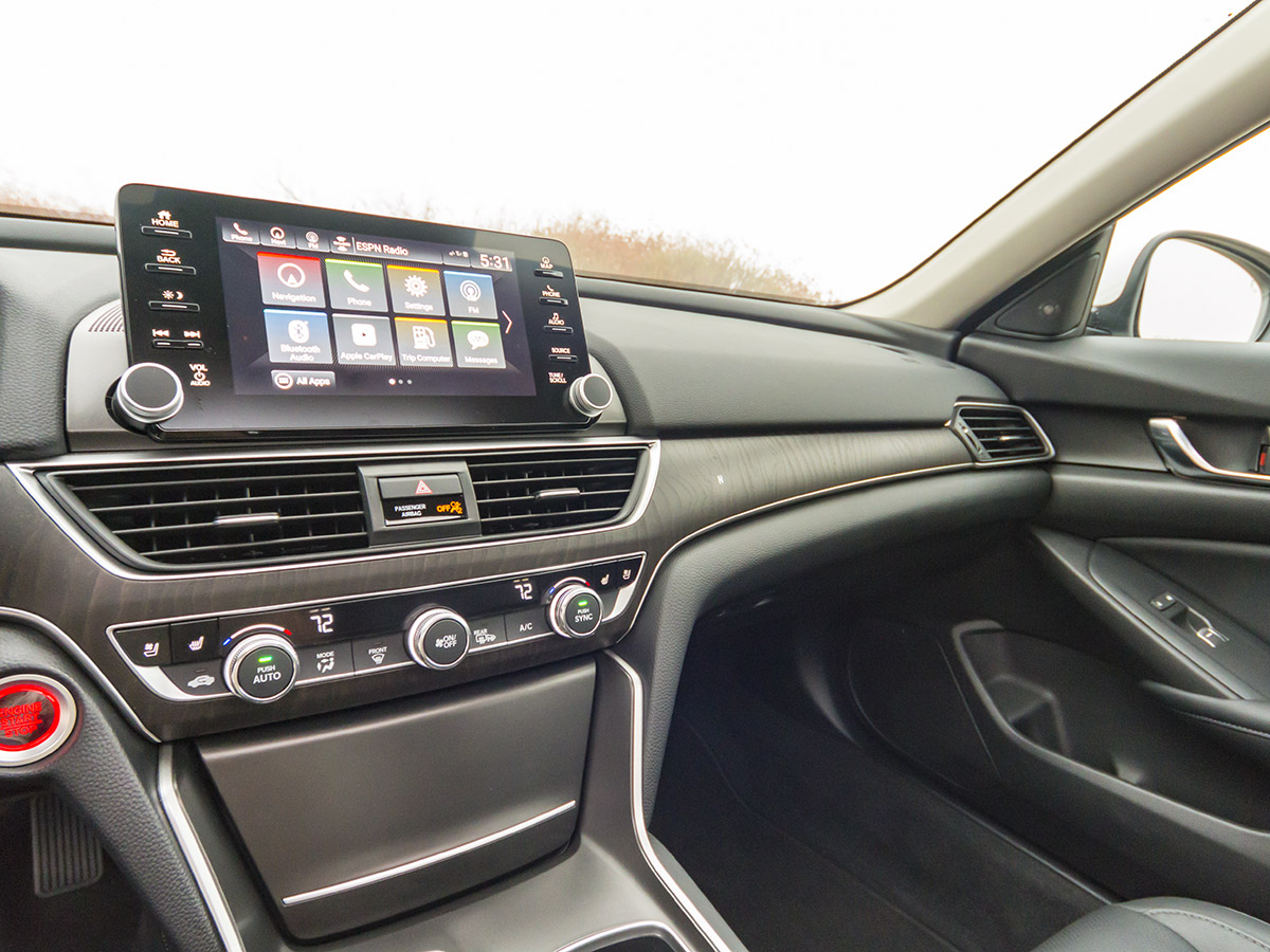 17 2018 Honda Accord Interior BB KBB
