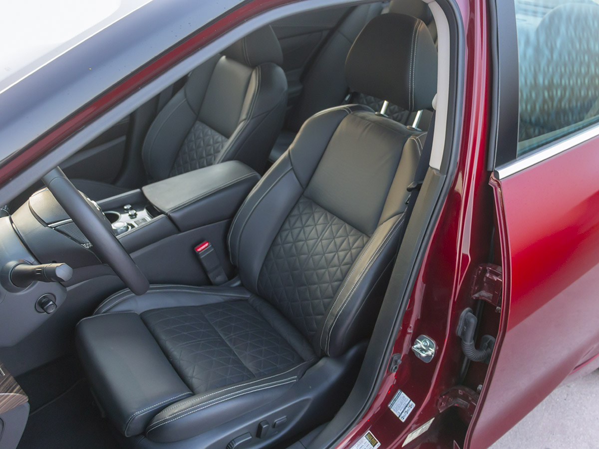 18 2016 Nissan Maxima Long Term Interior