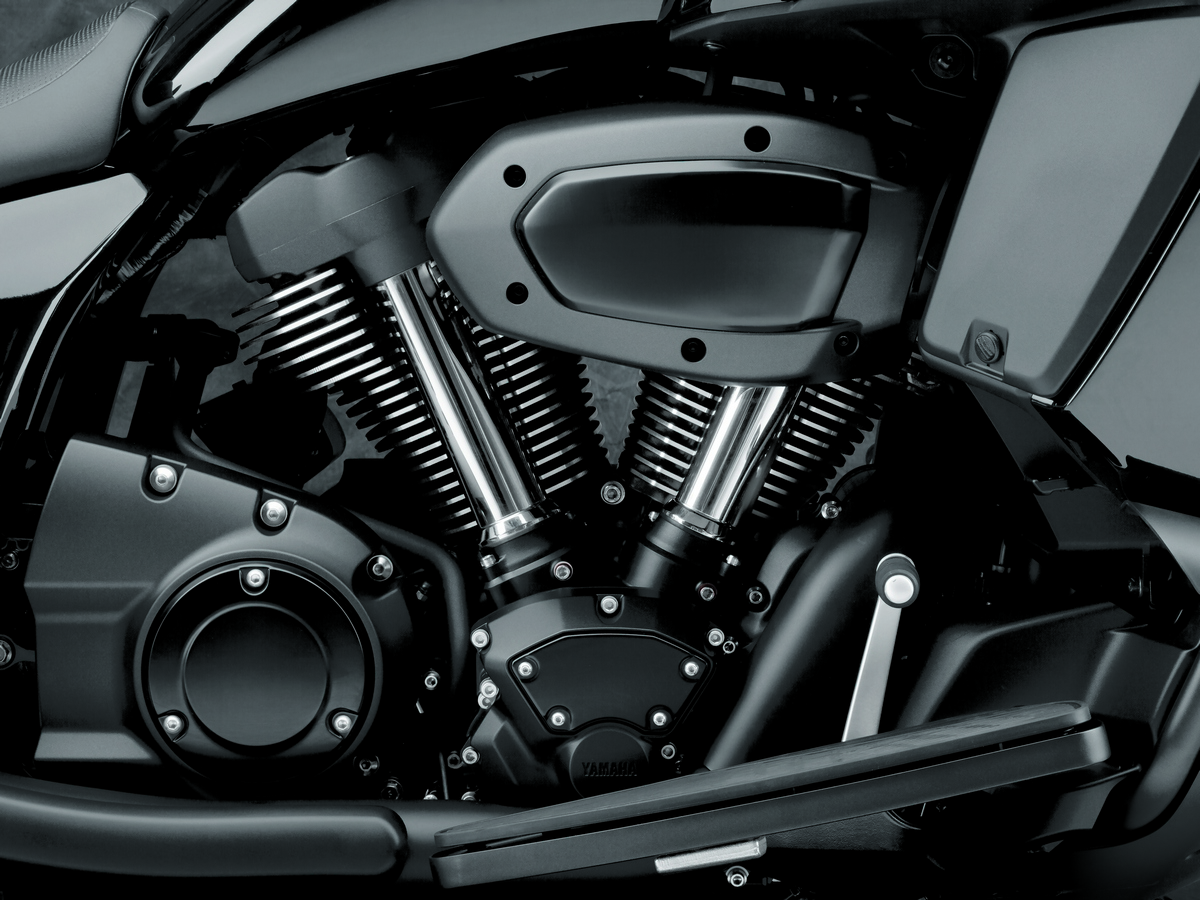 18 Yamaha Star Eluder Raven Fea Engine CMYK