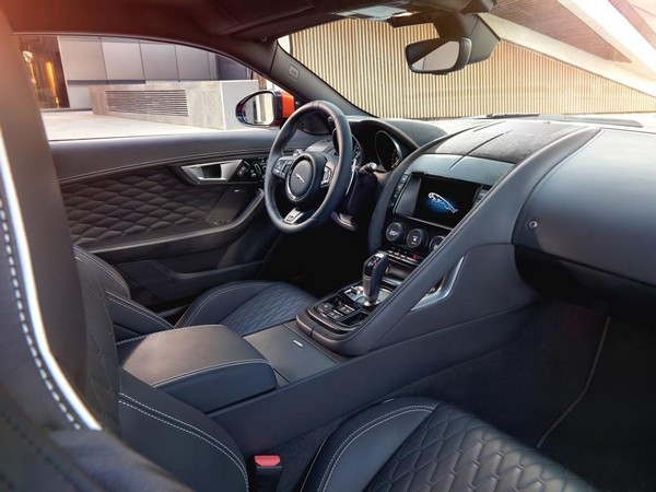 19 2017 Jaguar F Type Svr Coupe