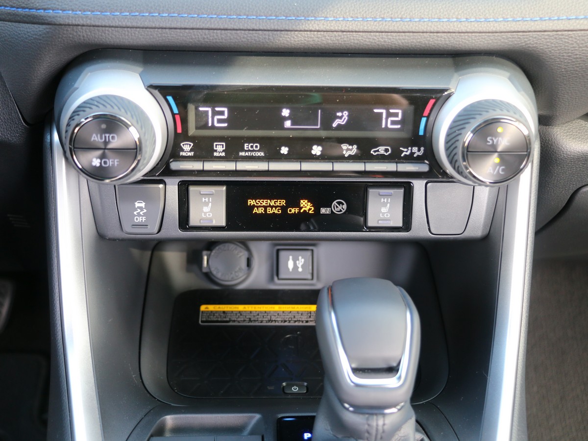 19d 2019 Toyota RAV4 KBB