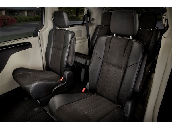 20 2015 Chrysler Town & Country