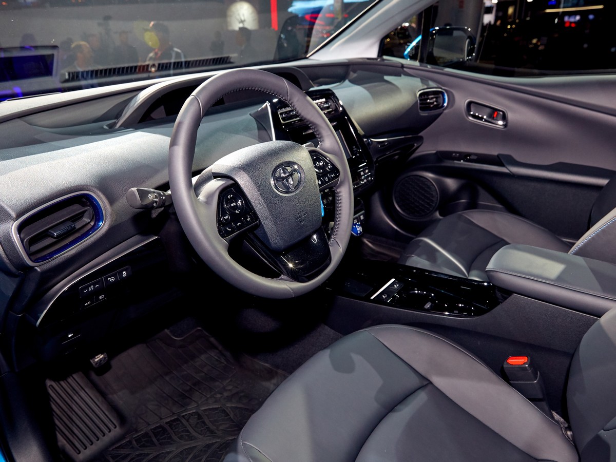 20 2019 Toyota Prius Awd LA