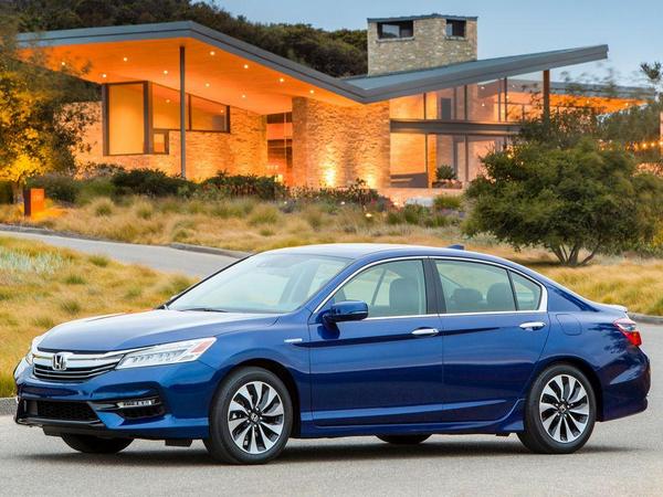 22 2017 Honda Accord Hybrid