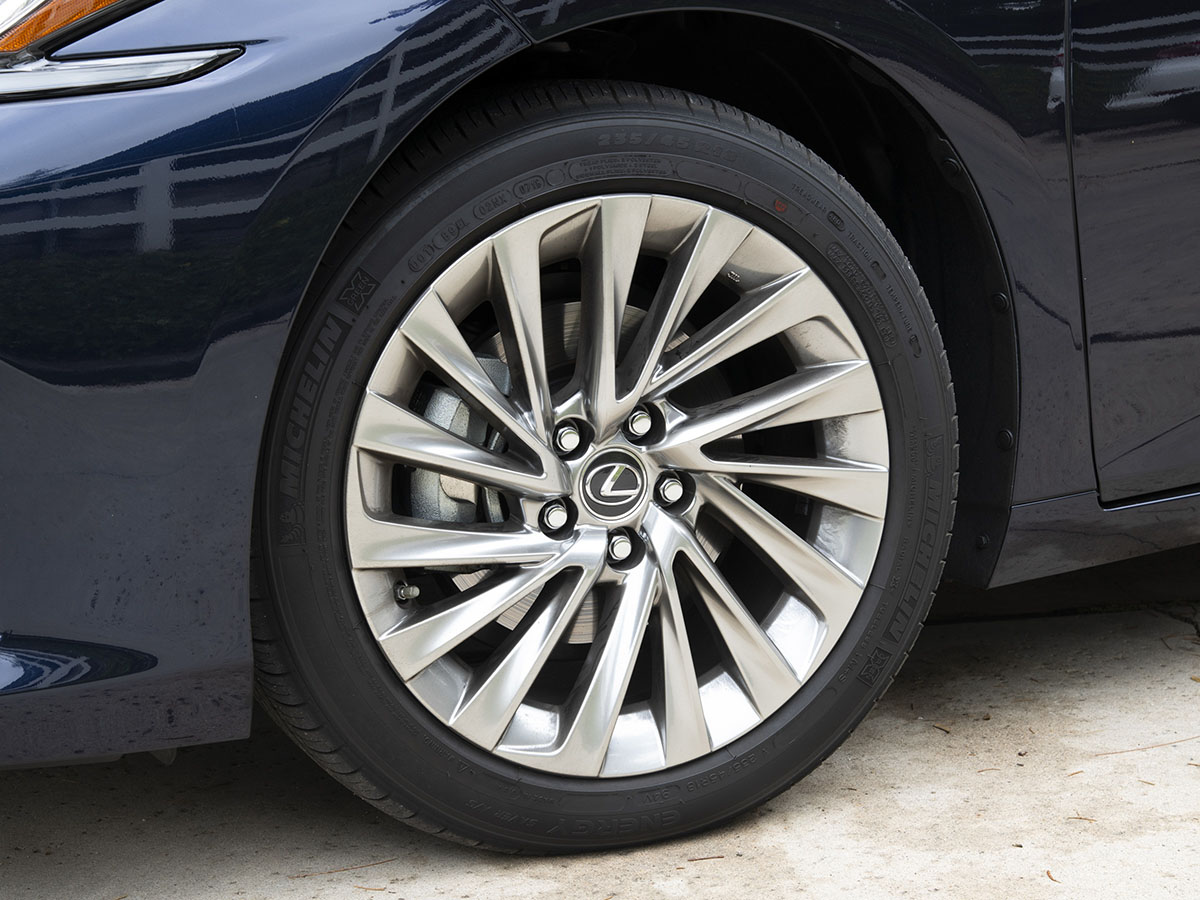22 2019 Lexus Es 300h Bb