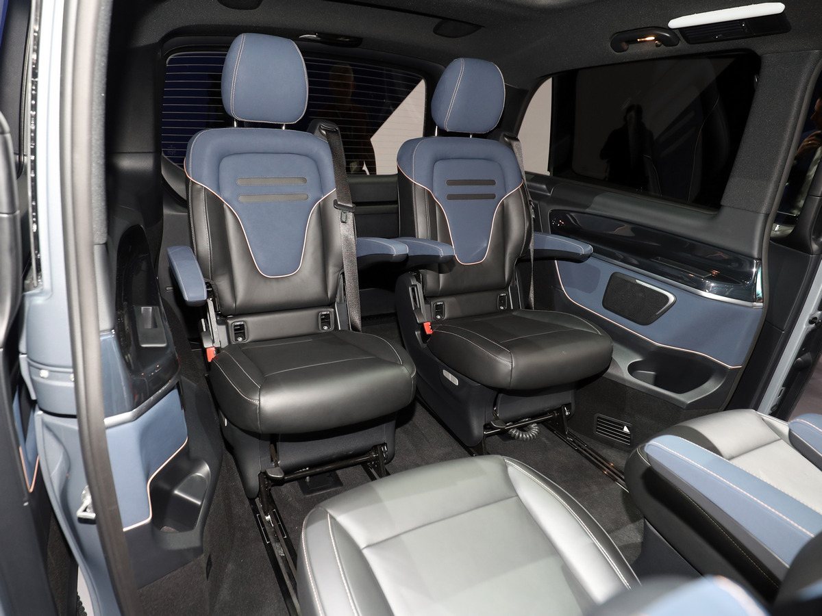 22 Mercedes Benz Eqv Concept GNVA19
