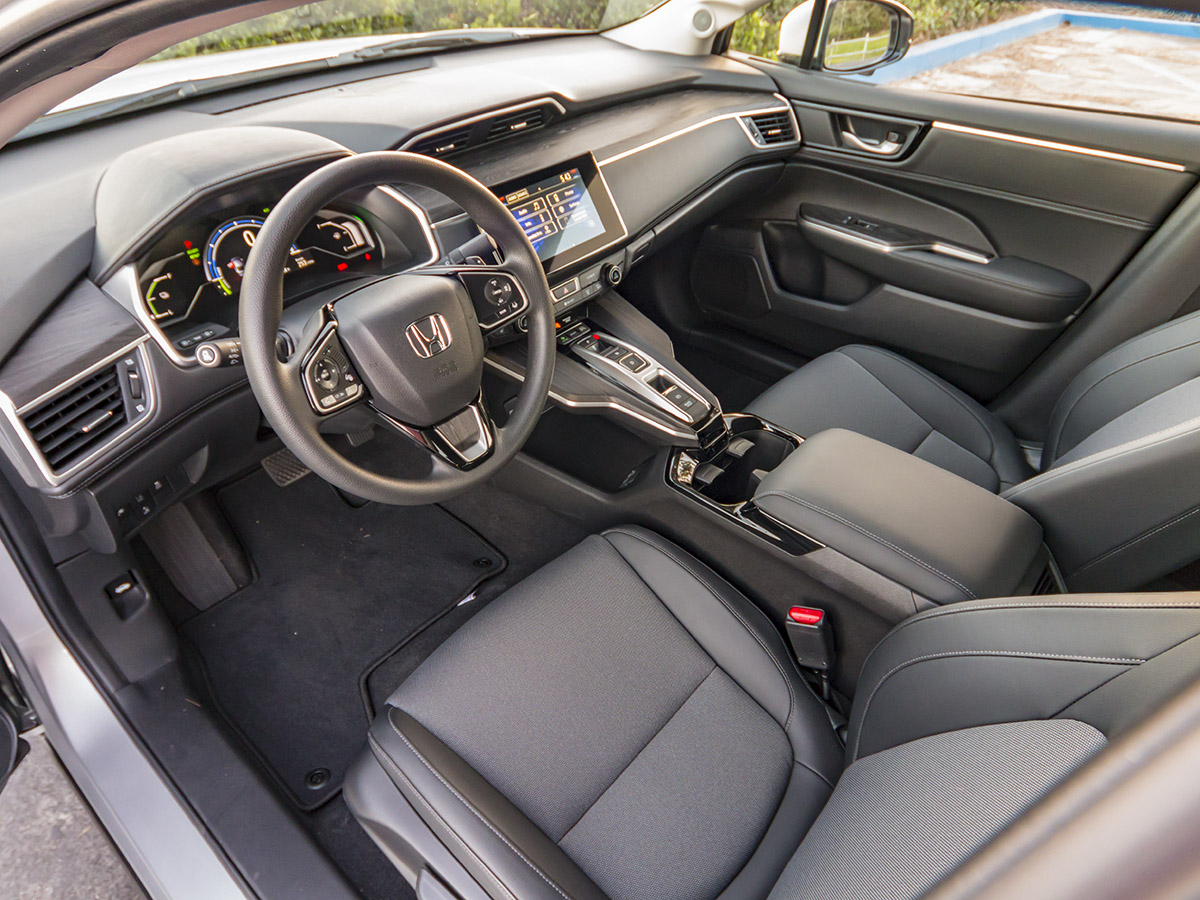 23 2018 Honda Clarity PHEV Interior KBB