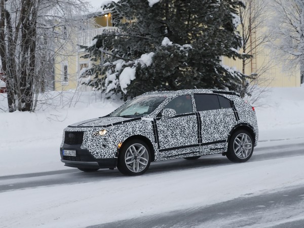 23 2019 Cadillac Xt4 Camo Snow