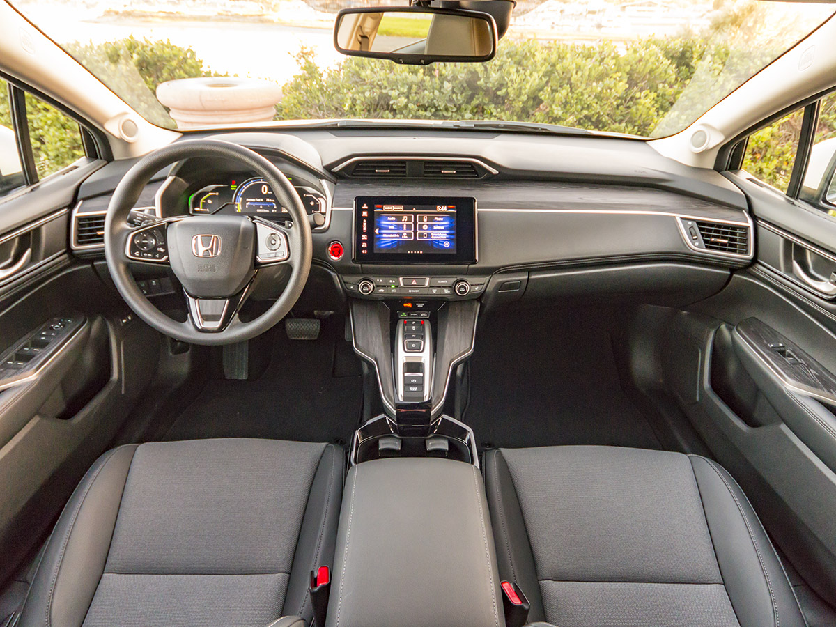 24 2018 Honda Clarity PHEV Interior KBB