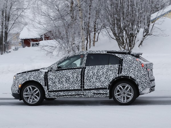 24 2019 Cadillac Xt4 Camo Snow