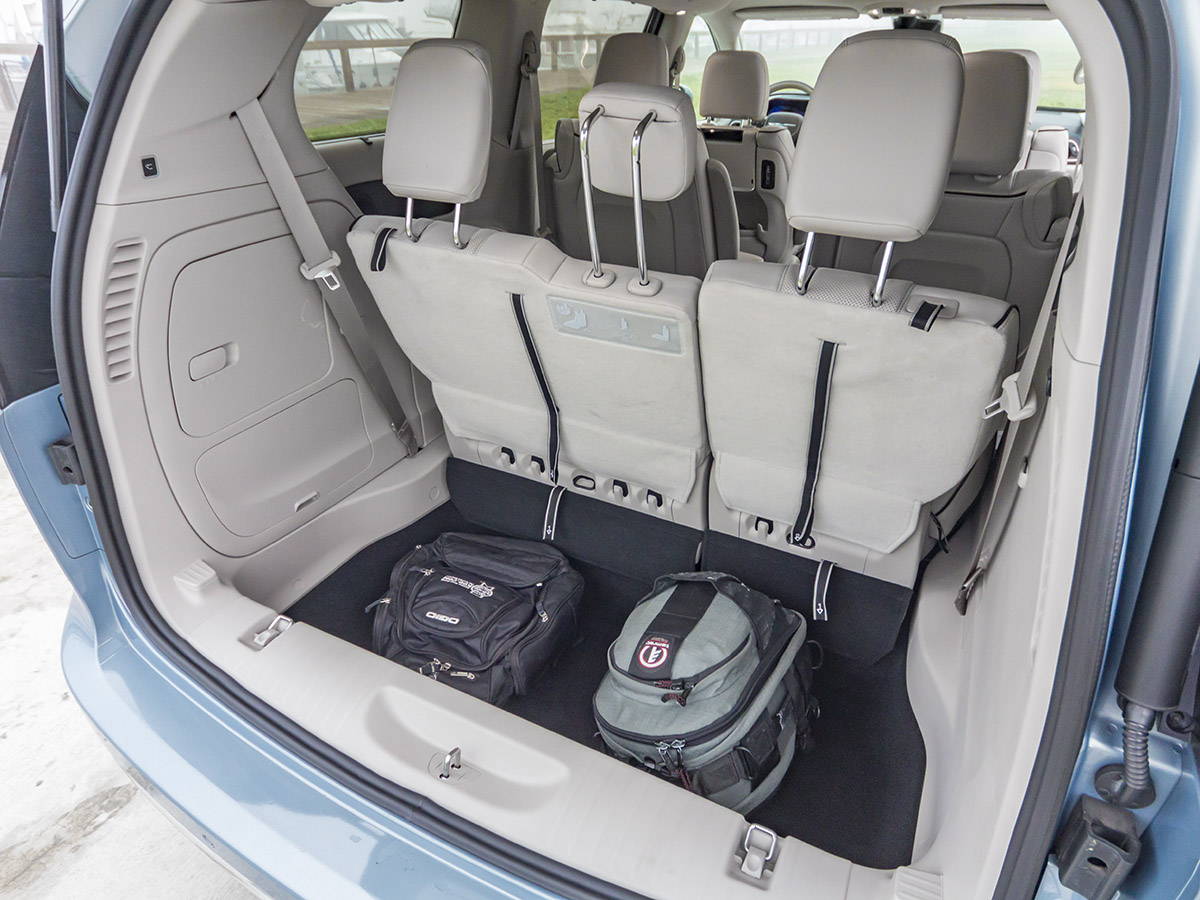25 2017 Chrysler Pacifica EHybrid Cargo KBB