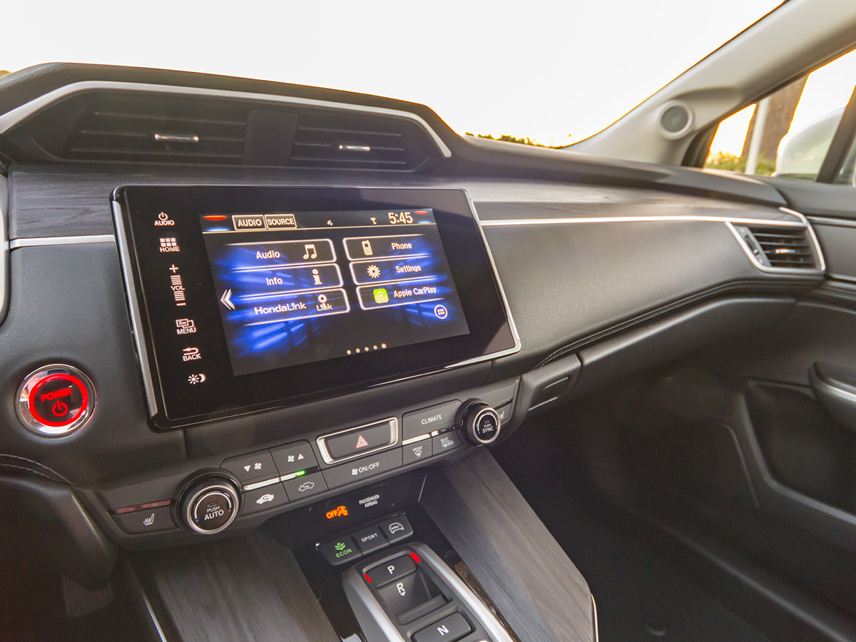 25 2018 Honda Clarity PHEV Interior KBB