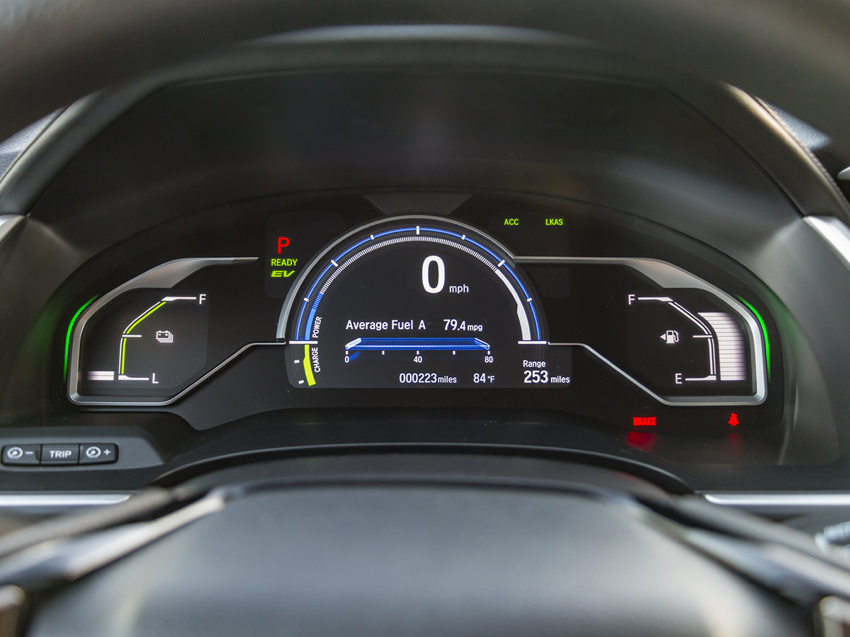 26 2018 Honda Clarity PHEV Interior KBB