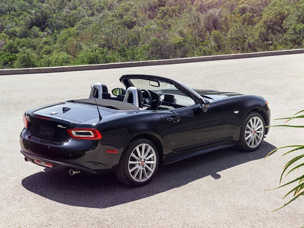 27 2017 Fiat 124 Spider