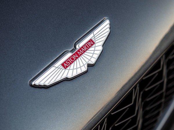 27 2018 Aston Martin Vanquish Zagato Volante