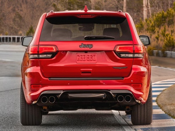28 2018 Jeep Grand Cherokee Trackhawk