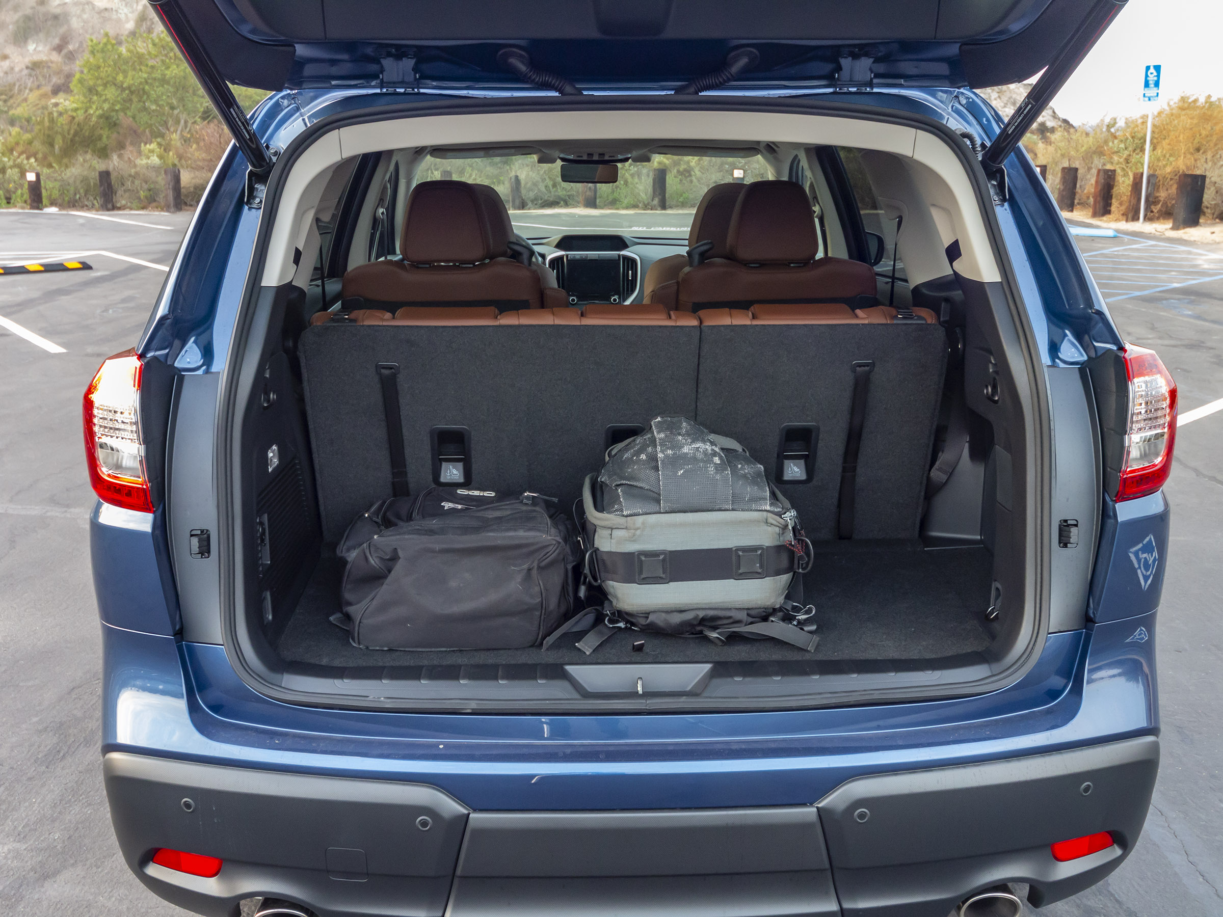 28 2019 Subaru Ascent LT Cargo KBB