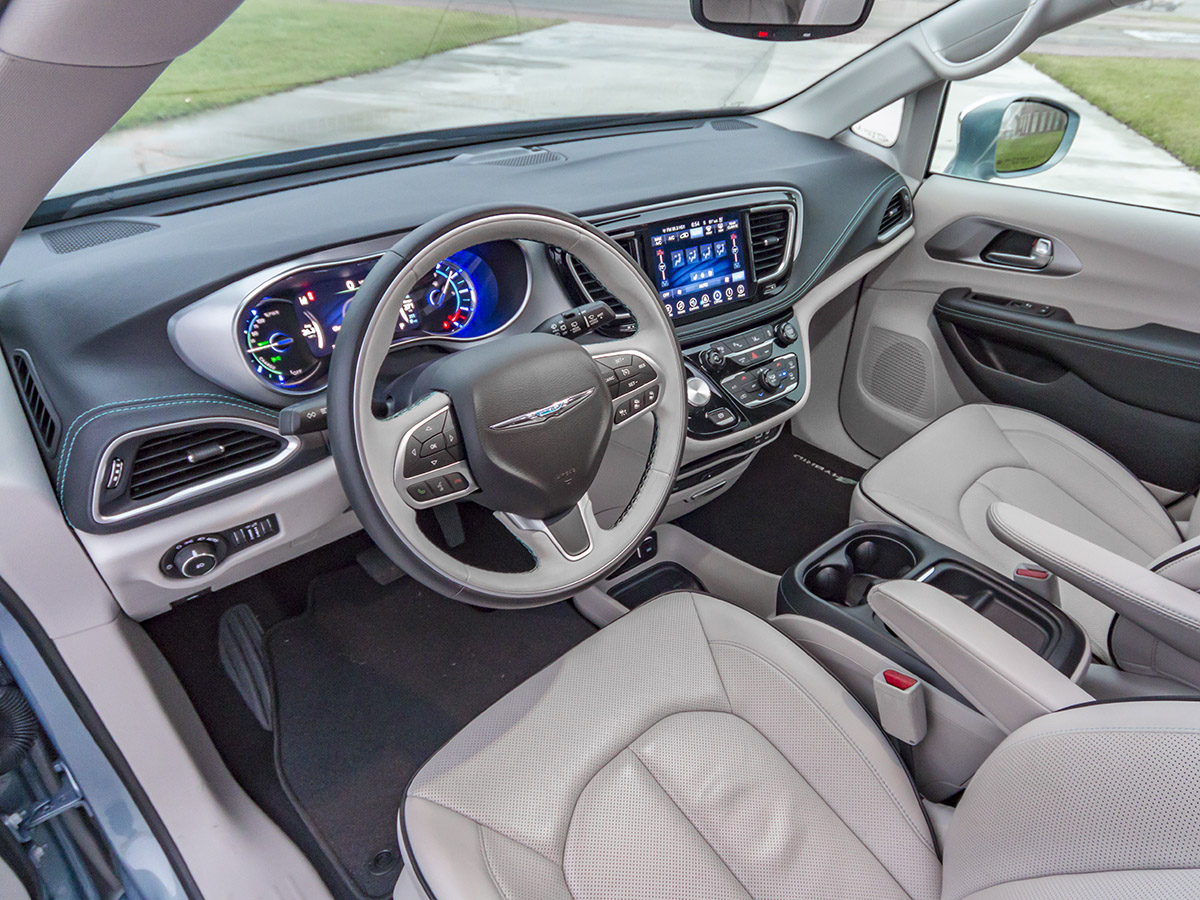29 2017 Chrysler Pacifica EHybrid Interior KBB