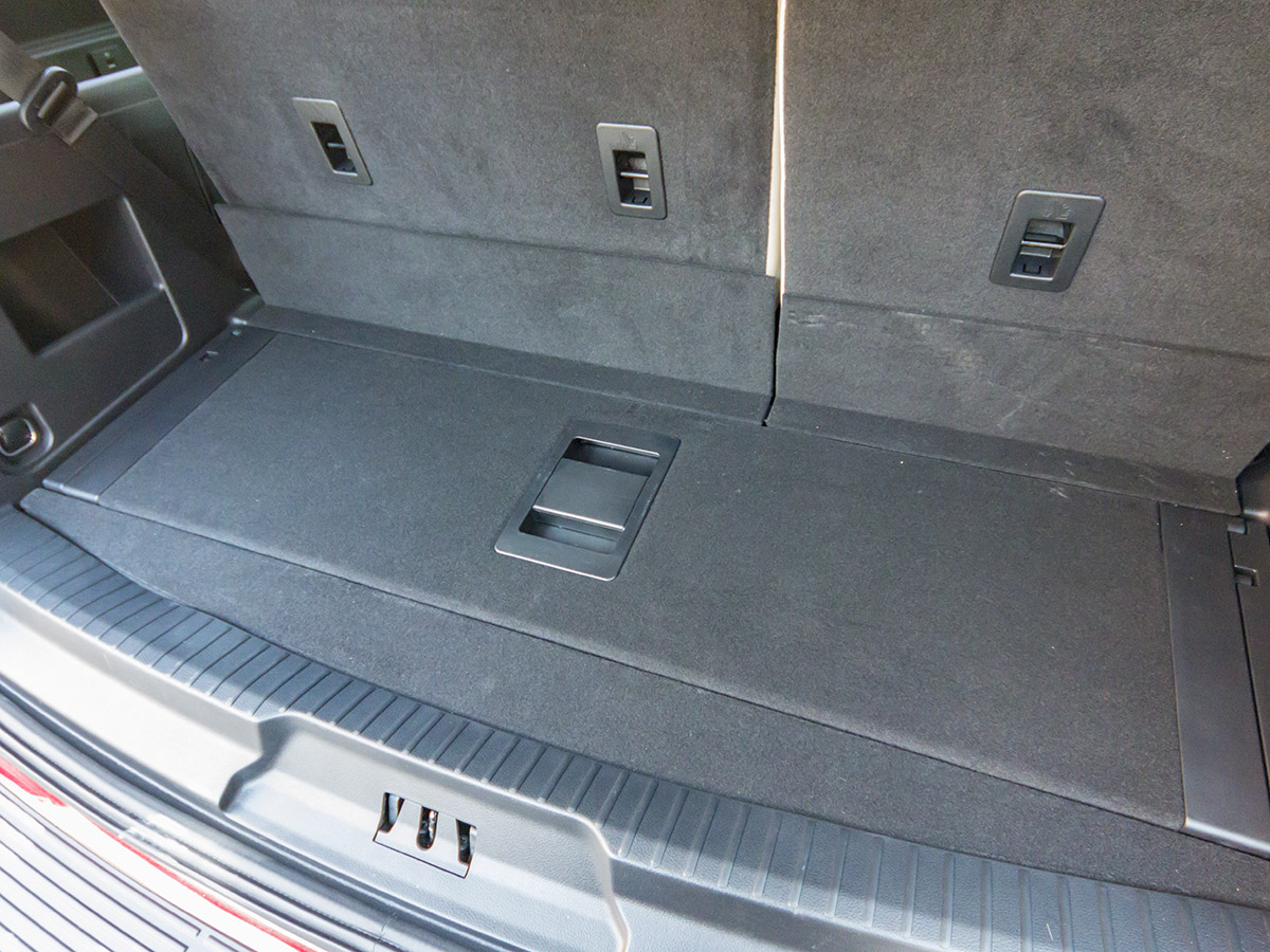 29 2018 Ford Expedition Platinum Cargo KBB