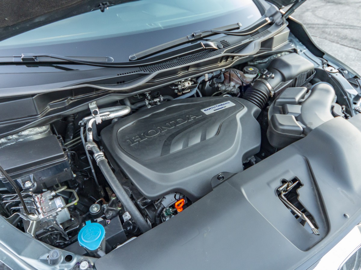 29 2018 Honda Odyssey LT Engine KBB