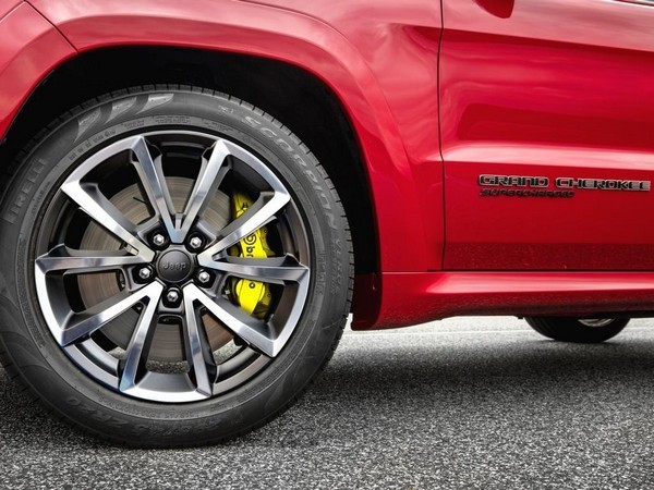 29 2018 Jeep Grand Cherokee Trackhawk
