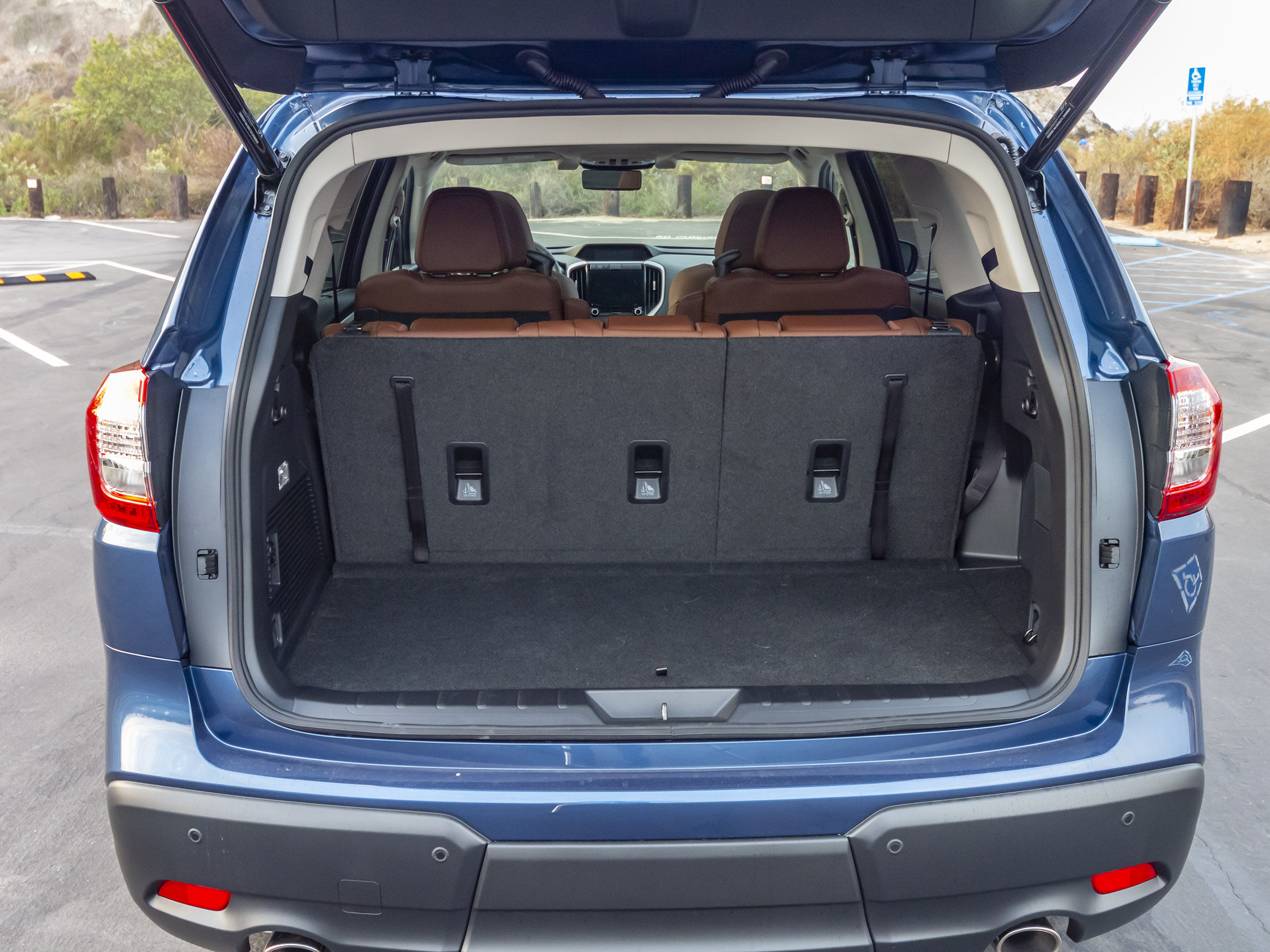 29 2019 Subaru Ascent LT Cargo KBB
