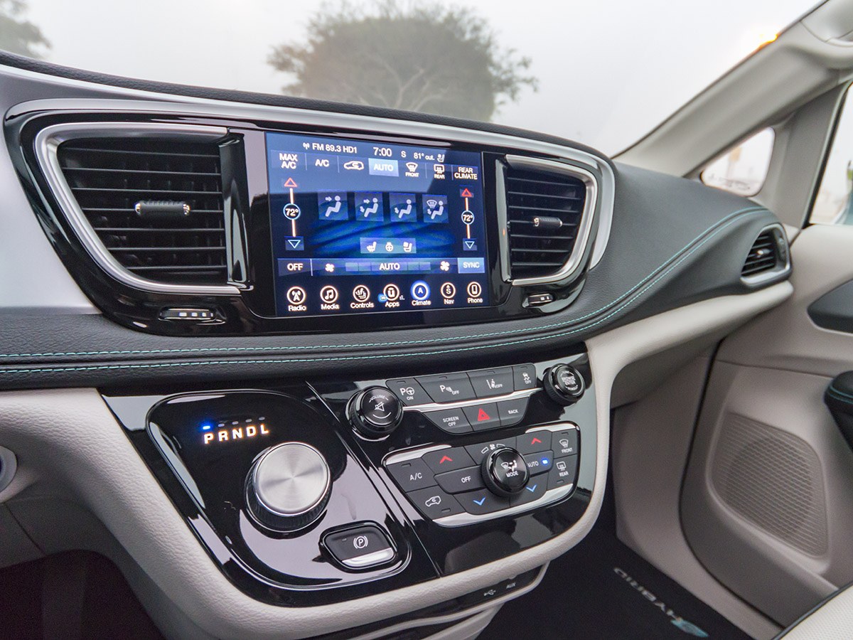 31 2017 Chrysler Pacifica EHybrid Interior KBB