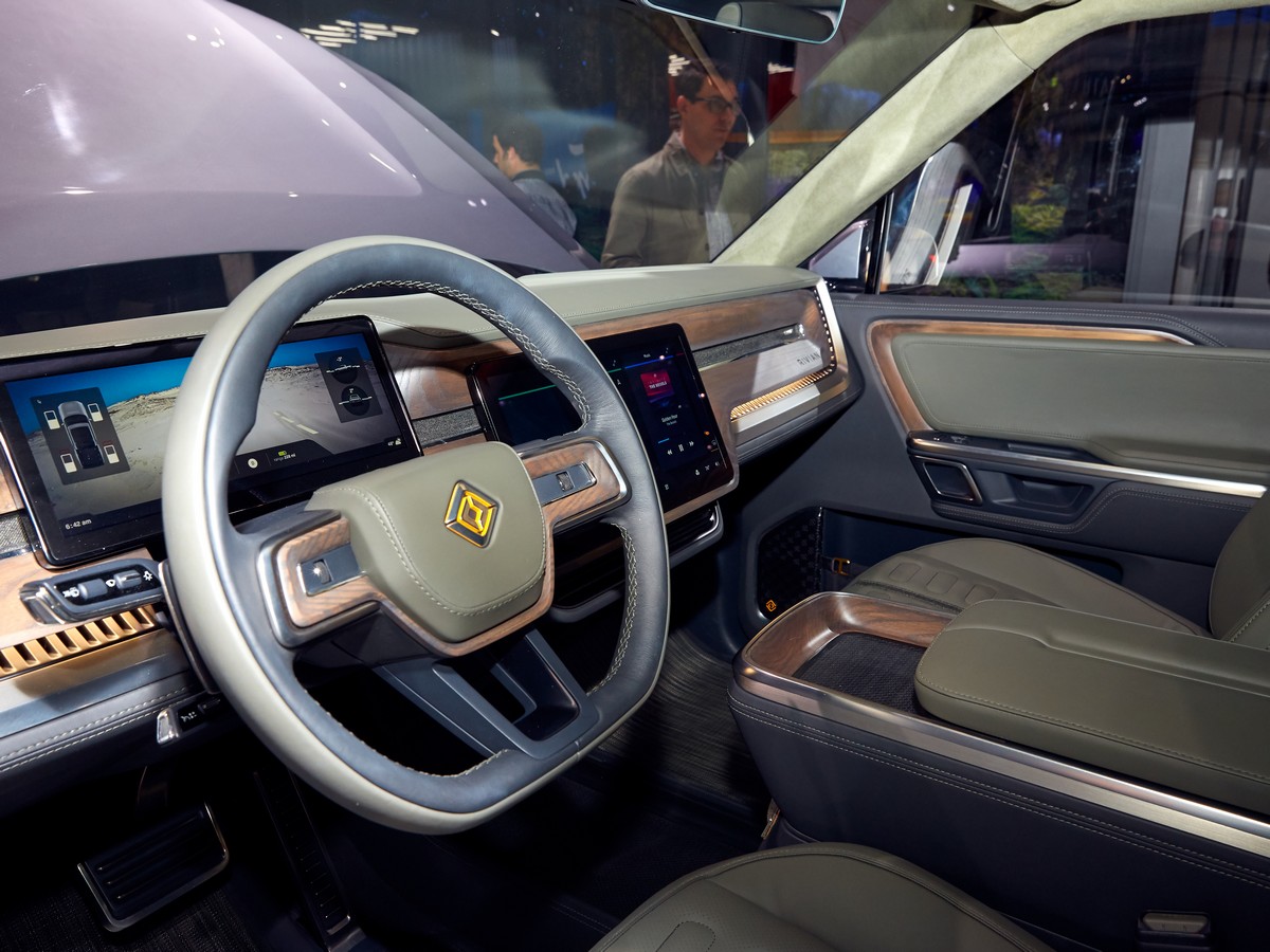 31 Rivian R1t Electric Truck LA