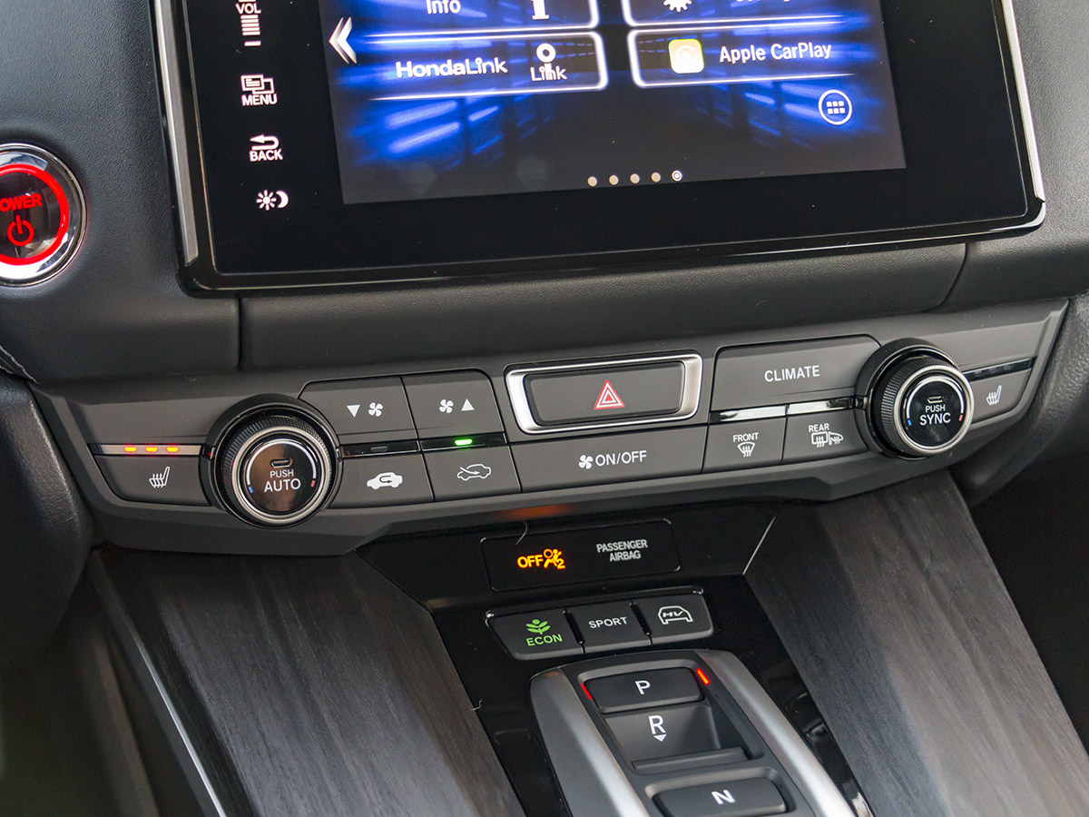 32 2018 Honda Clarity PHEV Interior KBB