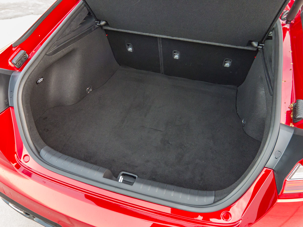33 2018 Kia Stinger GT Cargo KBB