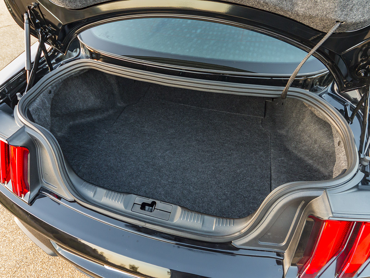 34 2018 Ford Mustang GT Cargo KBB