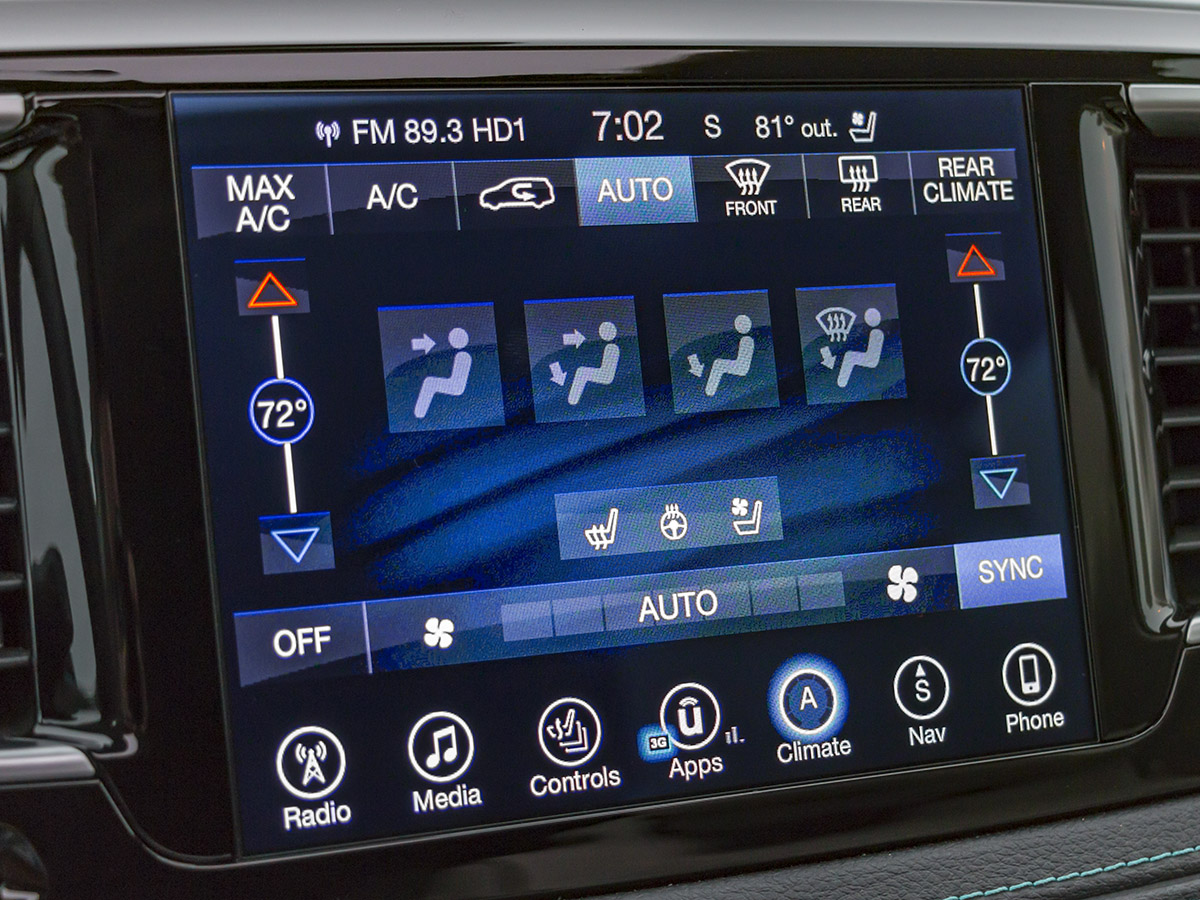 36 2017 Chrysler Pacifica EHybrid Interior KBB