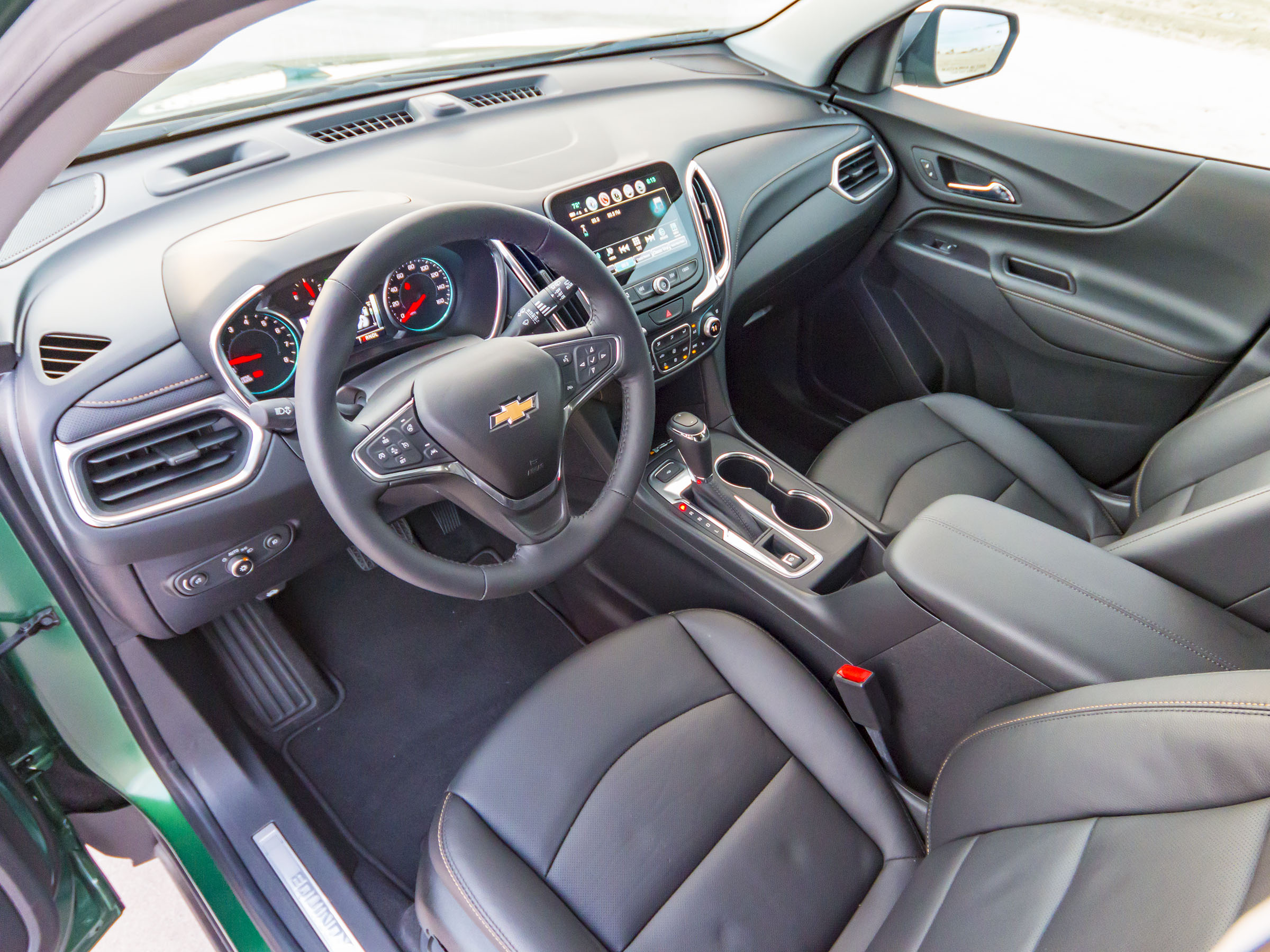 36 2018 Chevrolet Equinox Turbo Interior KBB