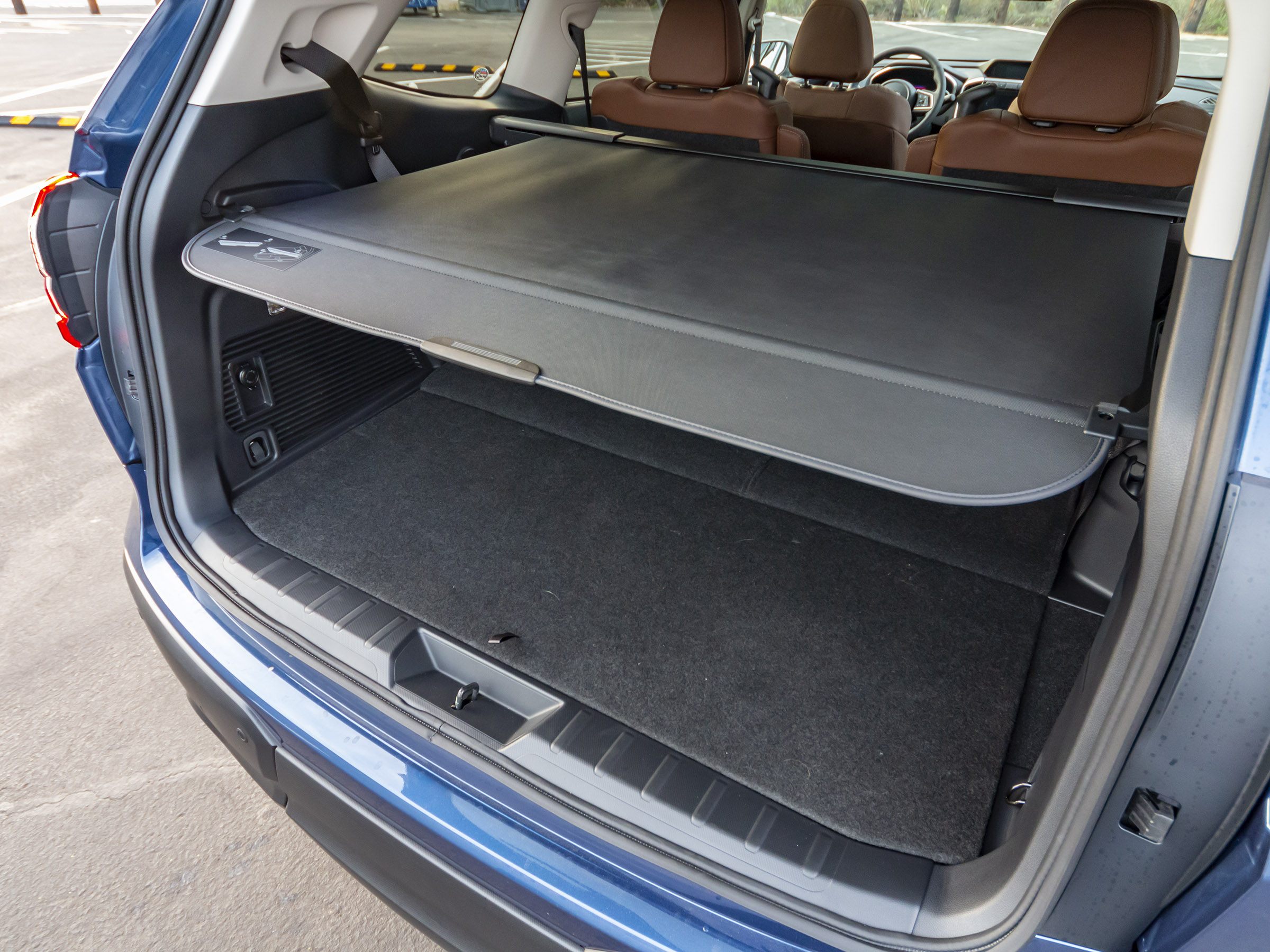 37 2019 Subaru Ascent LT Cargo KBB