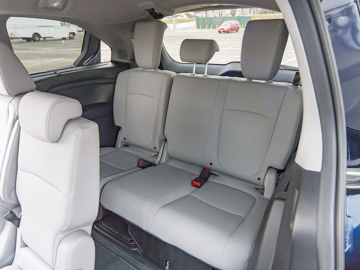 38 2018 Honda Odyssey Elite Intereior BB KBB