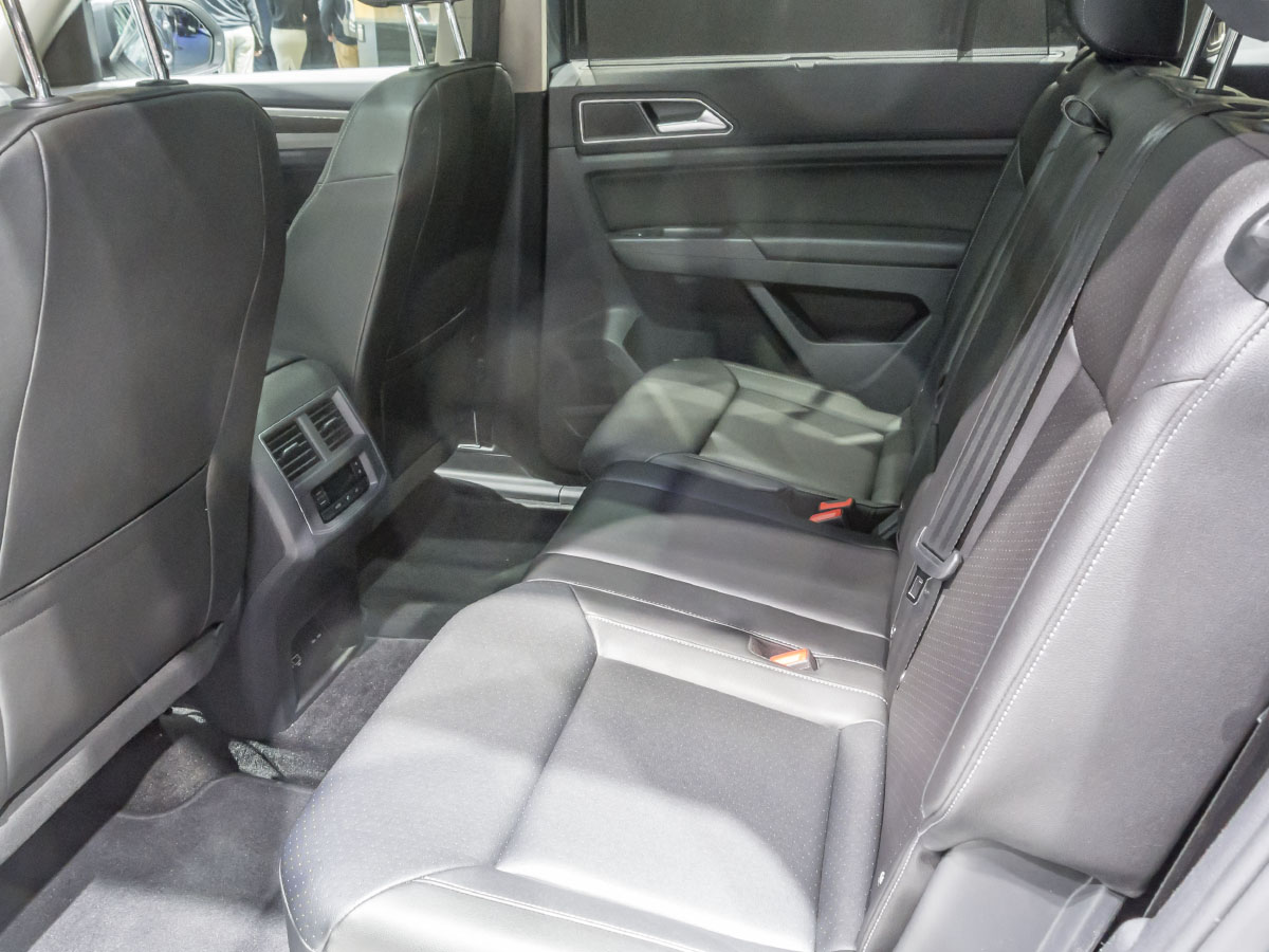 38 2018 Volkswagen Atlas R Line KBB