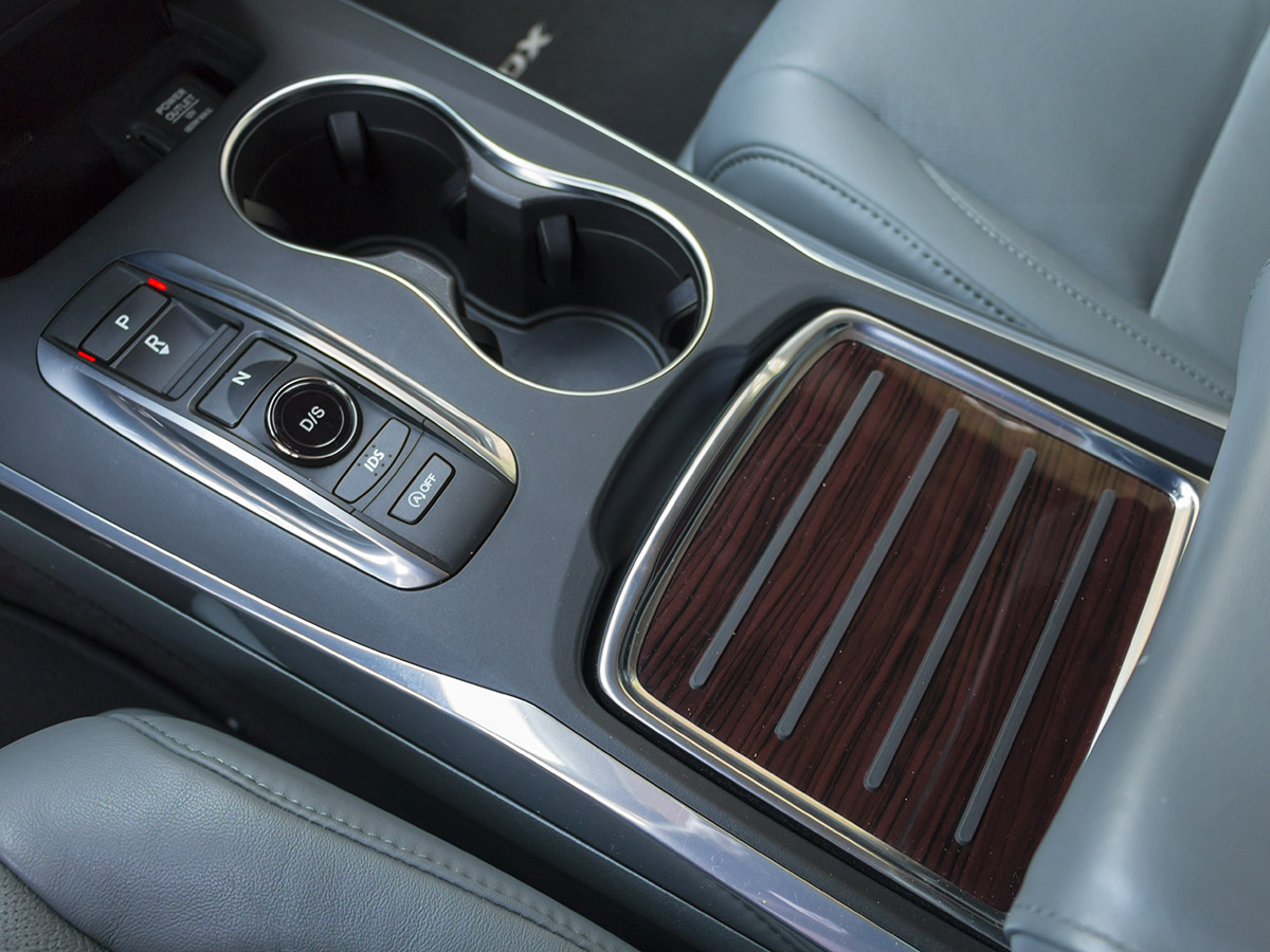 39 2016 Acura MDX Long Term Interior