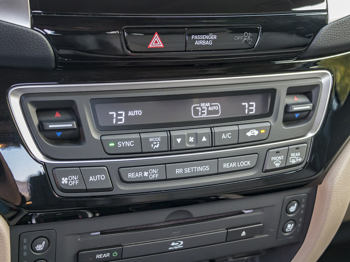 39 2017 Honda Pilot Interior KBB