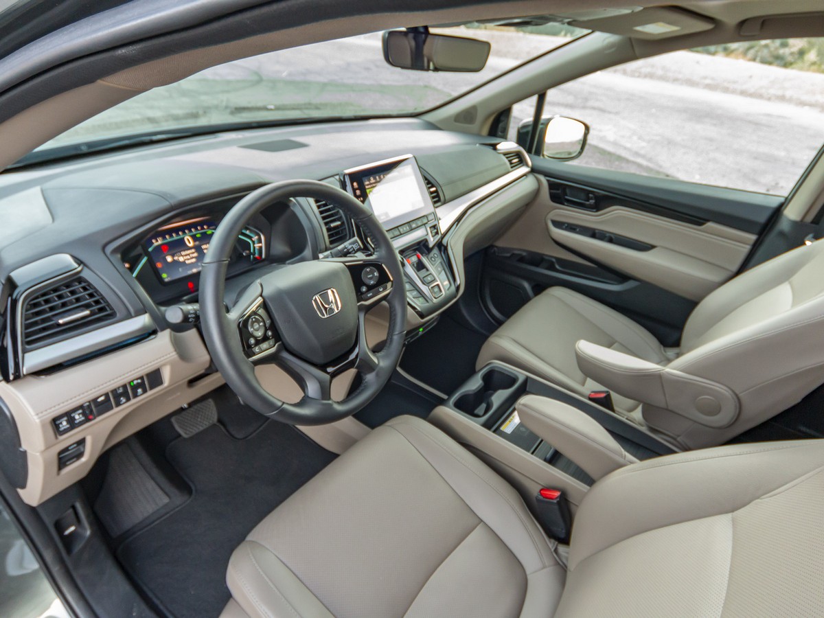 41 2018 Honda Odyssey LT Interior KBB
