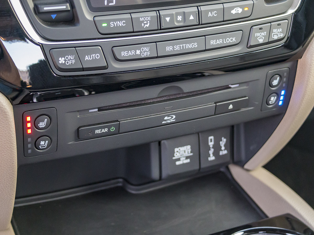 42 2017 Honda Pilot Interior KBB