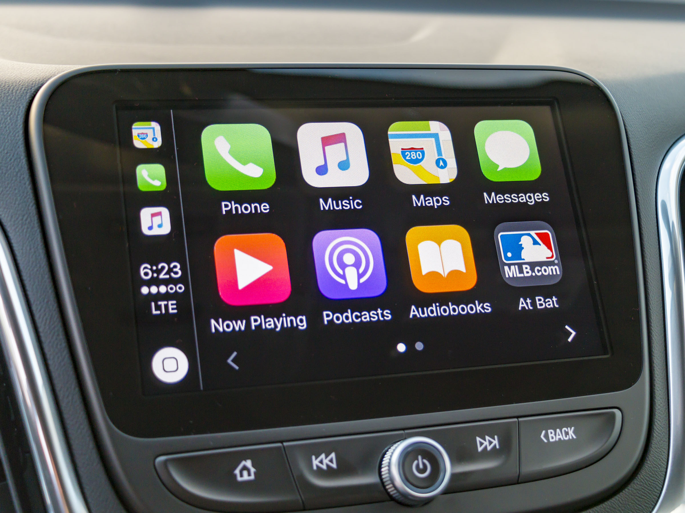 42 2018 Chevrolet Equinox Turbo Interior KBB