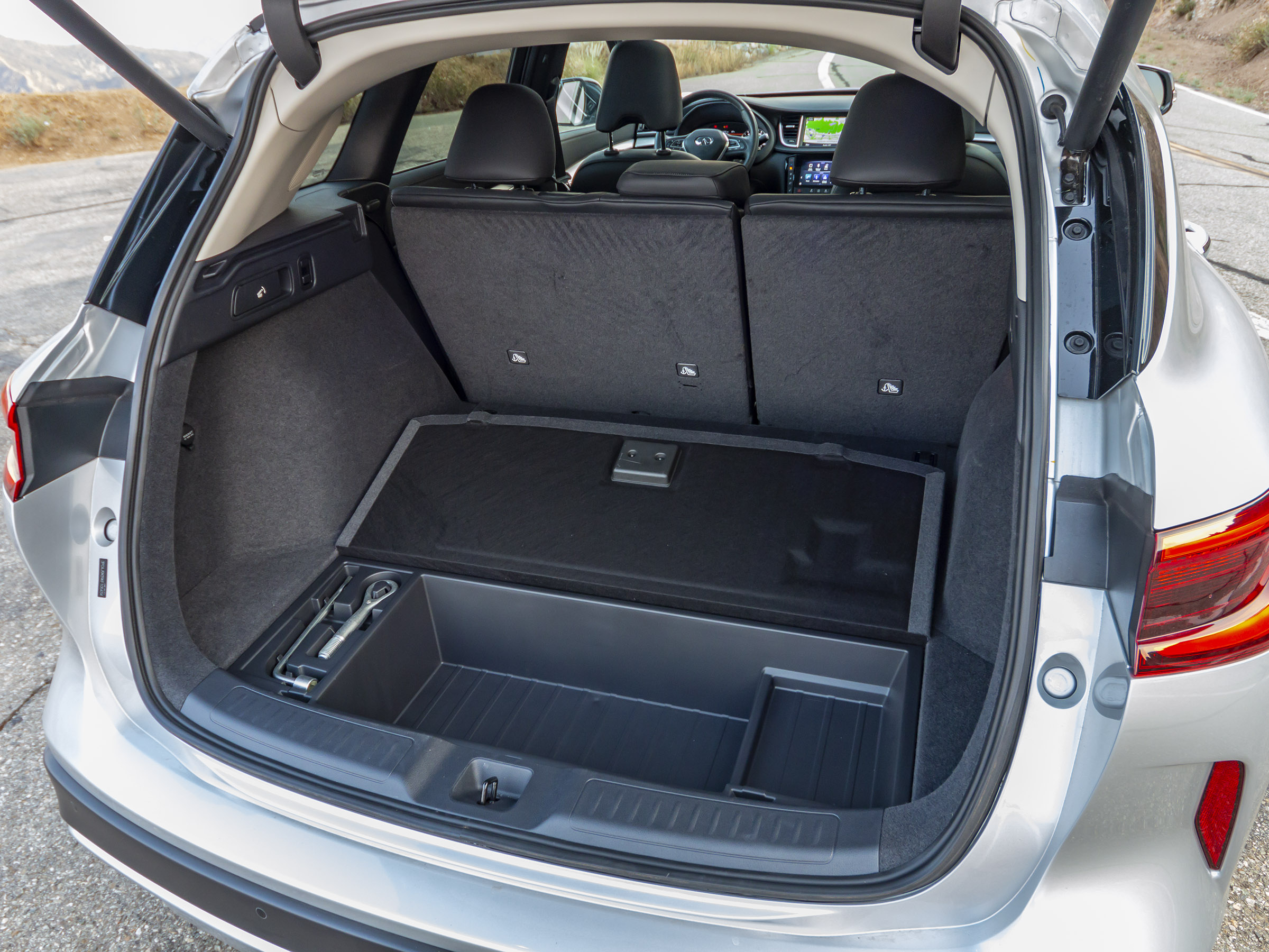 42 2019 Infiniti QX50 LT Cargo KBB