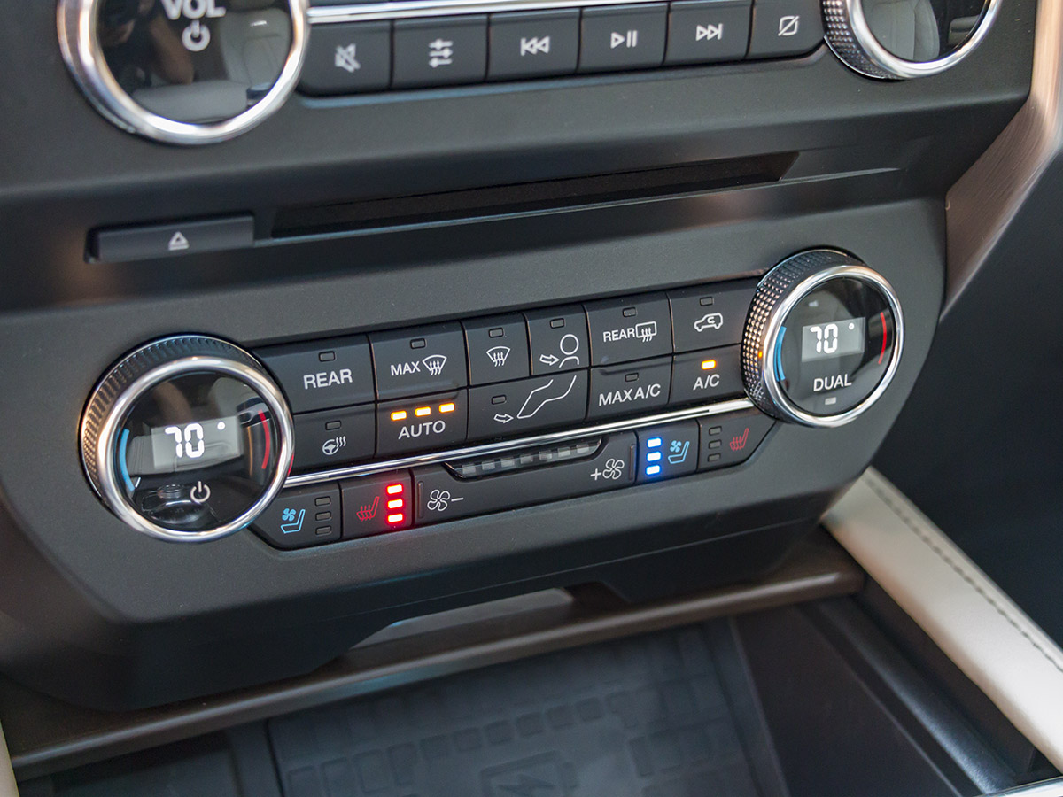 43 2018 Ford Expedition Platinum Interior KBB