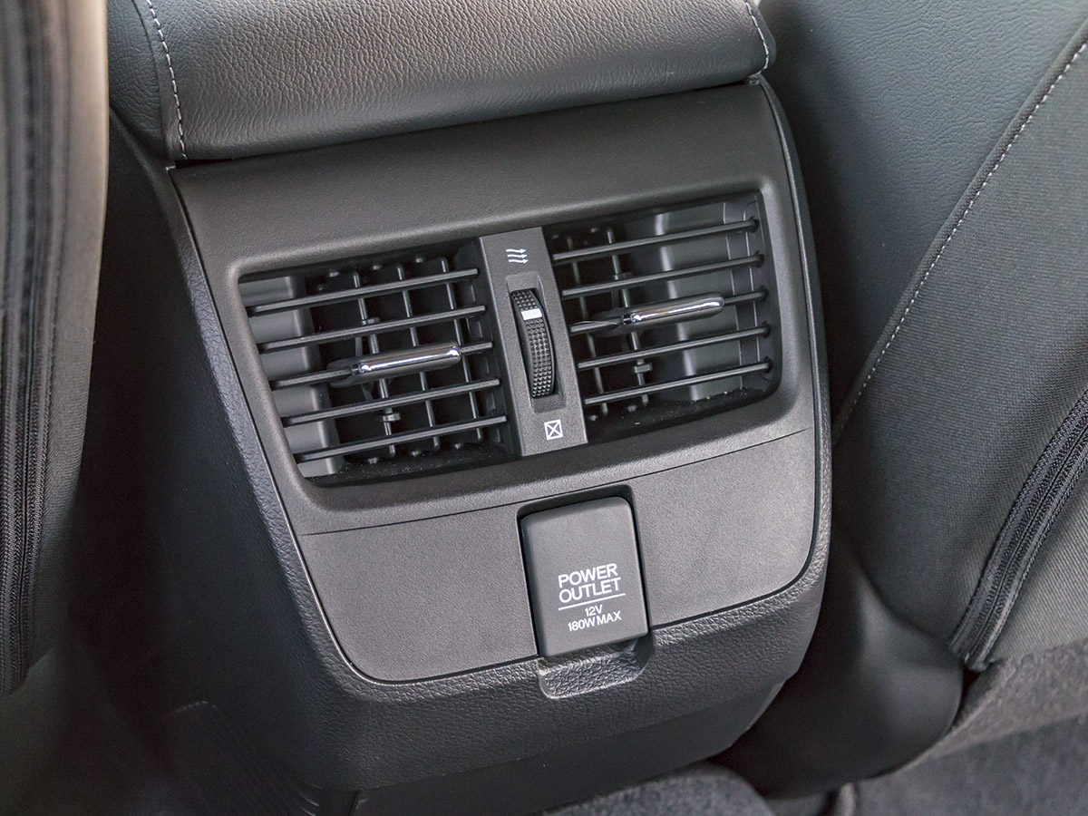 43 2018 Honda Clarity PHEV Interior KBB