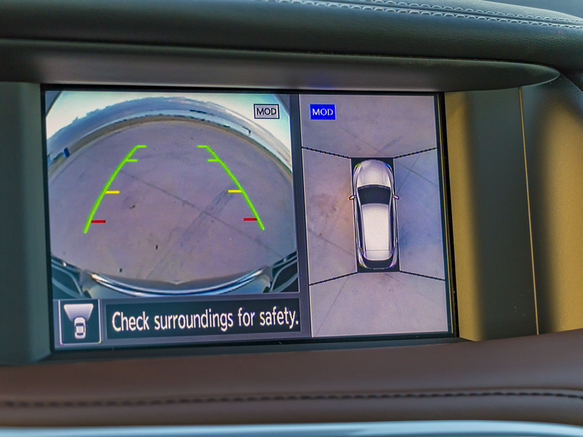 43 2018 Infiniti QX30 Long Term Interior KBB