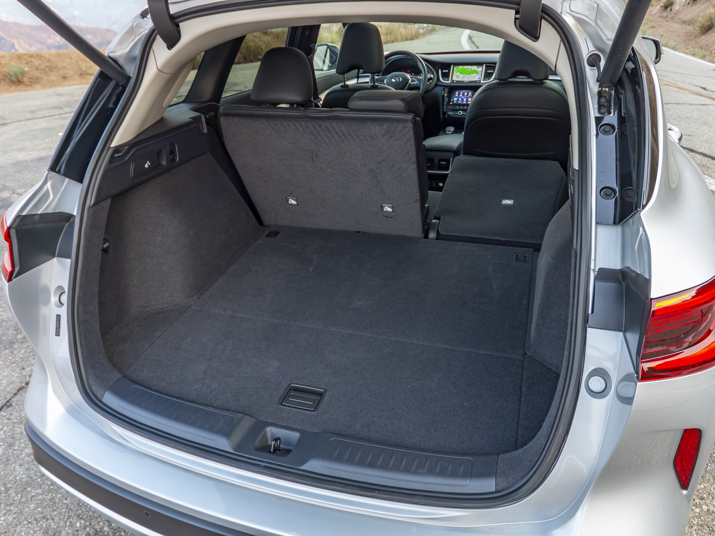 43 2019 Infiniti QX50 LT Cargo KBB