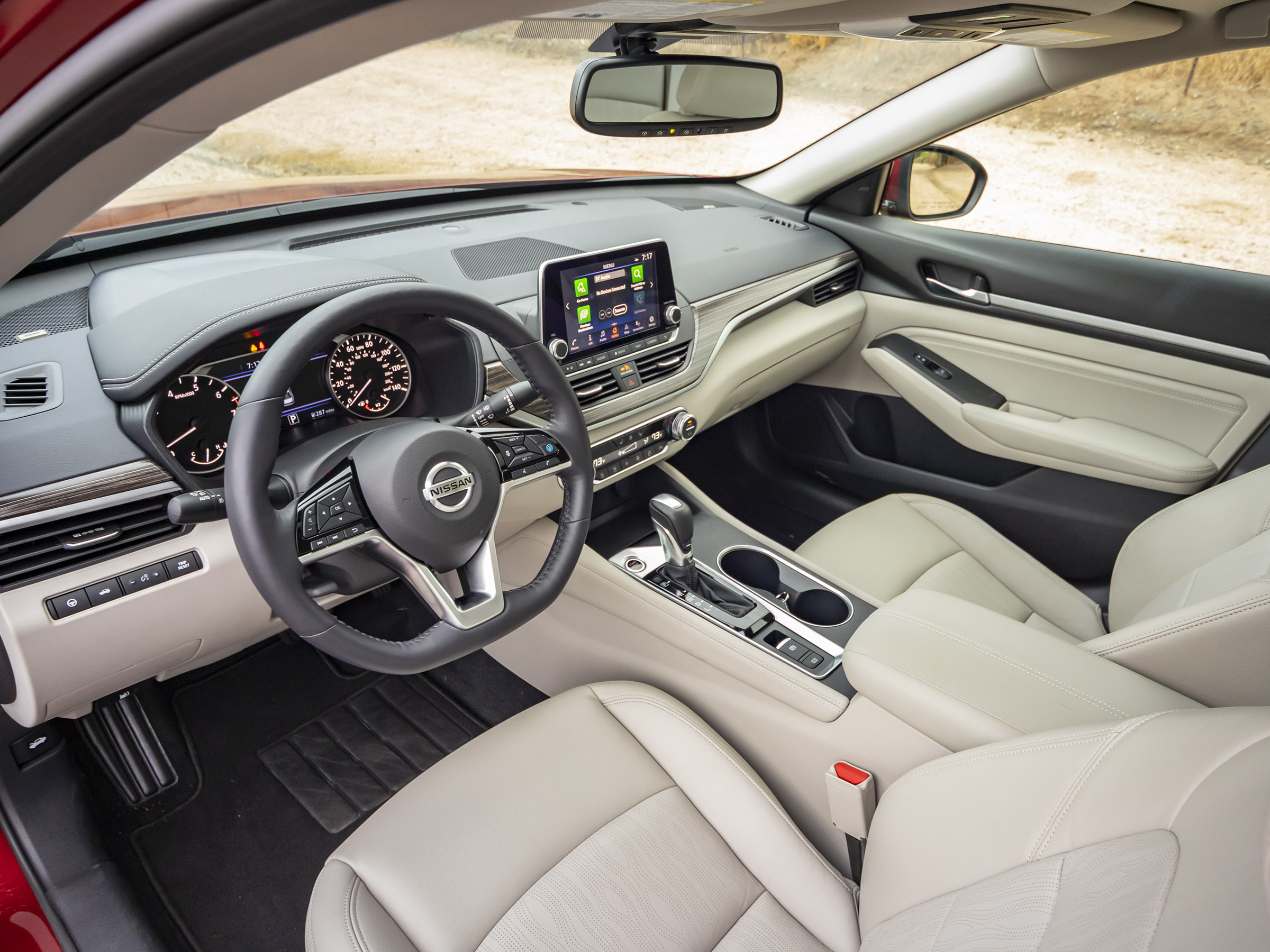 44 2019 Nissan Altima Long Term Interior KBB